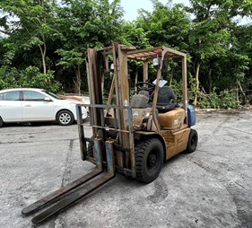 Xe nâng Komatsu cũ 2 tấn FD20C-12    (0973766284)