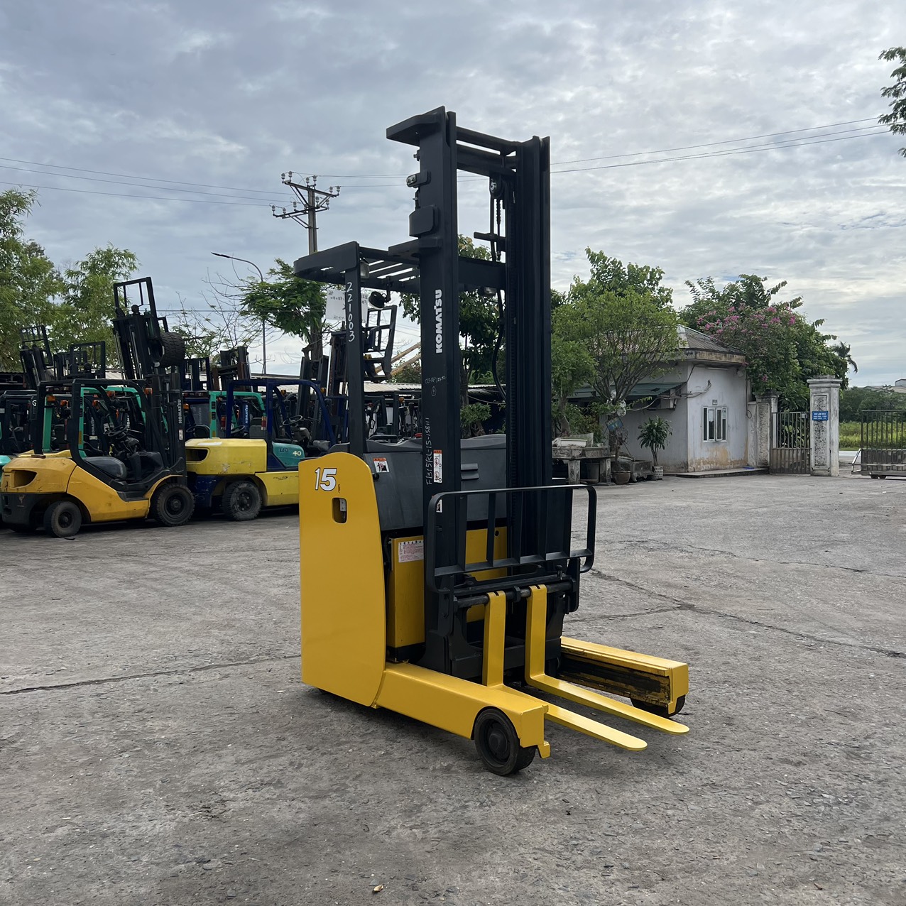 Xe nâng điện Komatsu