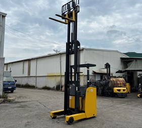 Xe nâng điện đứng lái 1.5 tấn chui container kho lạnh FB15RLF-15    (0973766284)