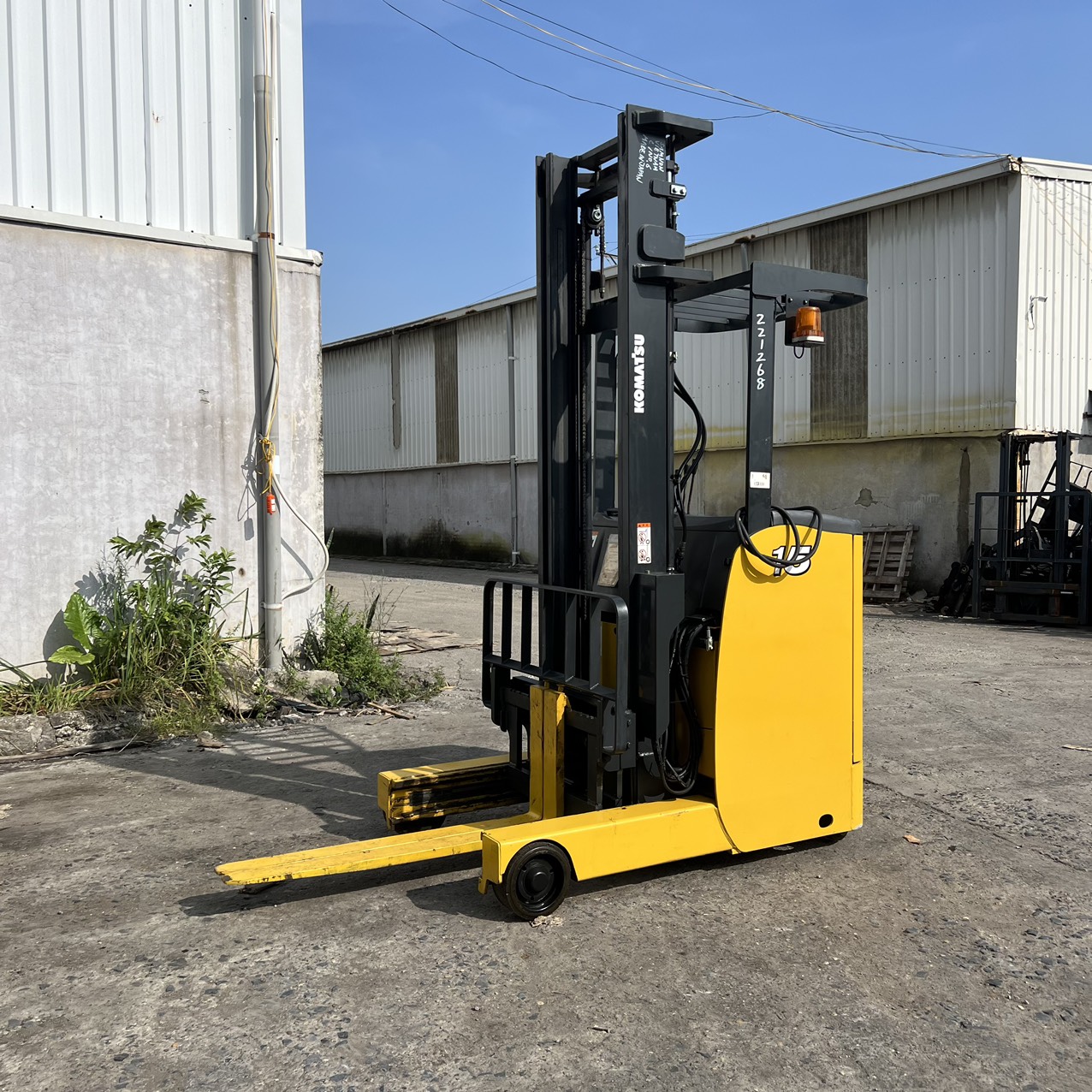 Xe nâng điện cũ 1.5 tấn