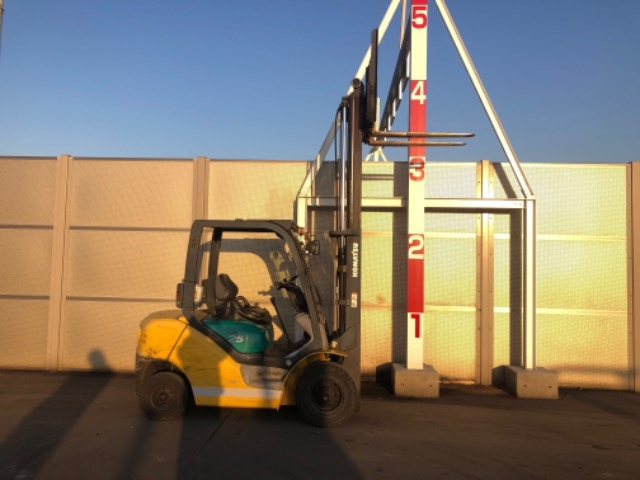 Xe nâng 2.5 tấn máy xăng cũ