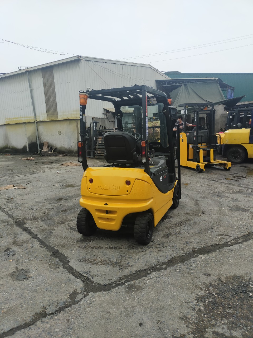 Xe nâng điện 1.5 tấn